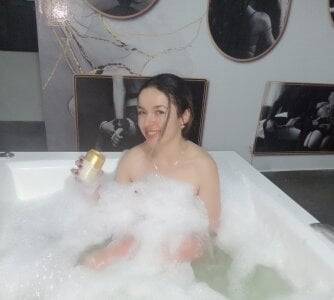 Ariagh_ I am Aria 🤍 Foto 5