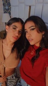 naughty girls de megan_and_mia  photos