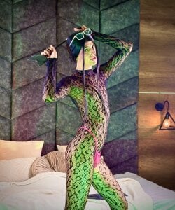 scarletwhisper_ Public Immagine  4