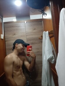 a little about me de Noah_Smith01  Imagens