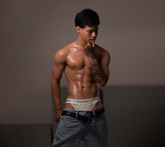 TonyPetrovjs Elite Seduction Bilde 5