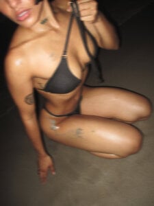 ninaa_sky The sea does not tame me, it accompanies me. 사진 8