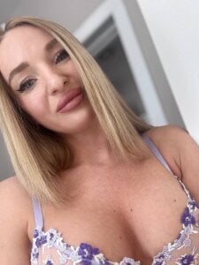 WoW__JuliaBlonde ✨📸Selfie time📸✨ Photo 3