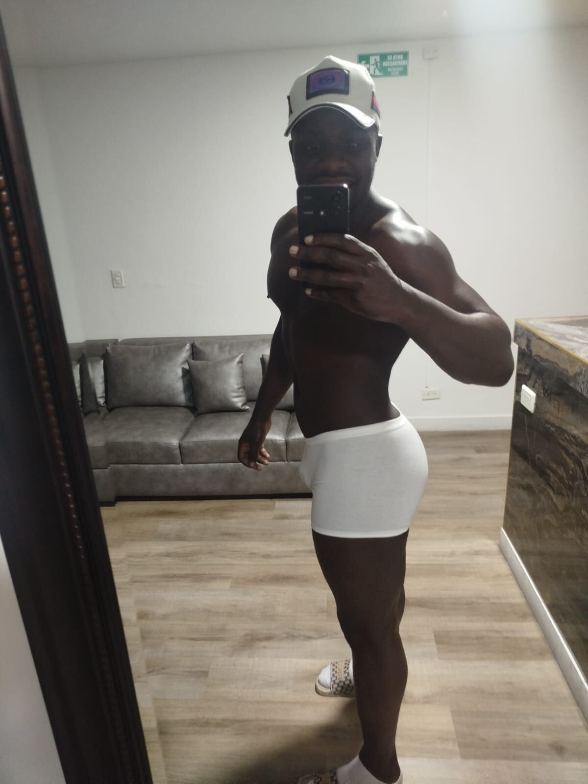 Latrellx7 Poză populară 963