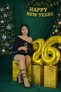 Natasha_Ferrec Shining to Say Goodbye to the Year🎁⭐ Pic 3