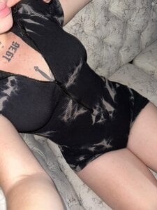 Danee_19_ black is my favorite color Pic 3