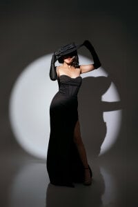 Alice_milf_ Vogue or Elle or L'officiel Which one would you see me? 圖片 8