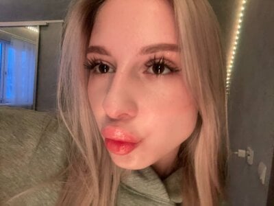 MonaChasey dangerous blonde Pic 2