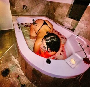 Red room valentines mood BIGASS BIGTITS de Seraphyne666  6 photos