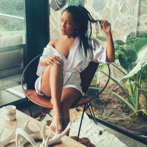 ZaraMonroe feeling hot 🍑🔥 Pic 3