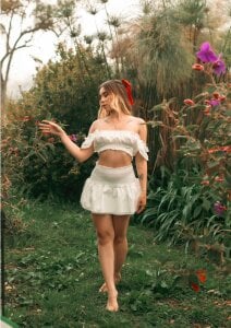 Lezy_ A walk through nature 🩷🍃 Pic 4