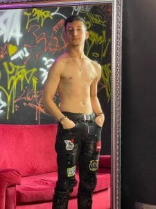 AnyeloBlack69 Public Pic