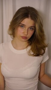 EarthaStinett Between breath and glance slika