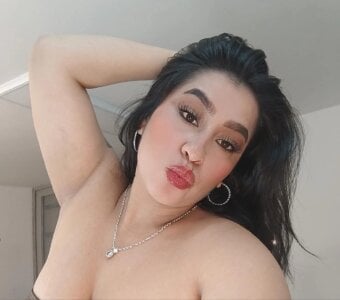 Carolina_Arias Every second you watch me, your will belongs a little less. 圖片