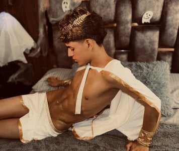 owen__johnsonの✨ Déjate llevar por la fantasía, yo seré tu inspiración.の 2枚の写真