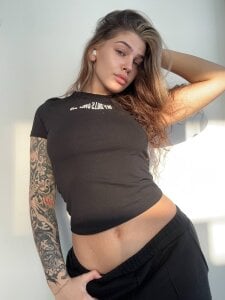 Anna_Six Public Pic 2