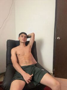 Axel_DavisSM come on bby  2টি ছবি