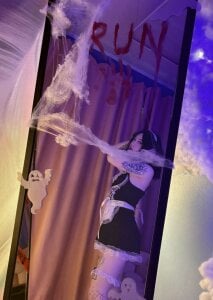 Emma_Kirks Sexy Housemaid❤ Pic 2