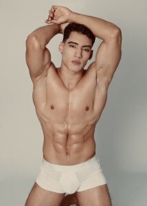 TianBrooks Too close… or not close enough? 🔥😏 Kuva 9