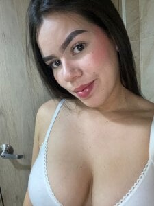 Mia-Kendall Public Pic 4