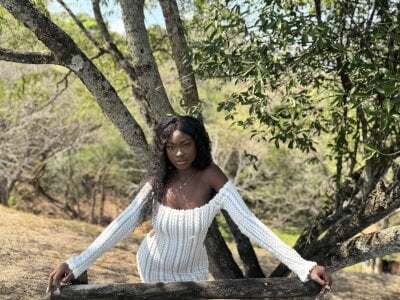 amber_maxwell A little wilder🤍 Pic 3