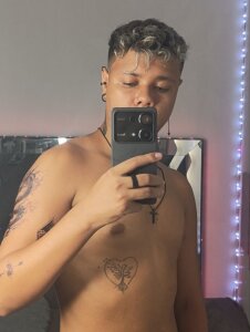 MaelxRobert Mael and his Temporary tattoo Pic 3