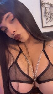 AgathaMyller If my eyes hold your attention for a second longer… Foto 2