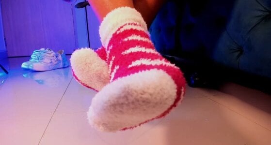 aleya_bliss My new pink stockings 💗 Poză 4