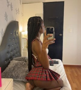 IsisBrown_Public Bild