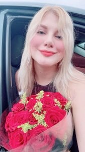 Crystal-Woods Charm lives in the details.🌹💖 Hình