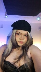 Maxxxine1: Just Me ( 2 фото)