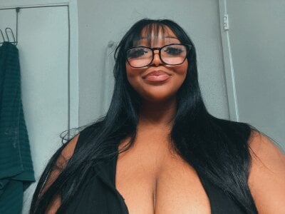 HOTMILFKATIEE BATHROOM SELFIES😜 Pic 4