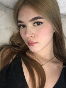 SashaBlake_ Shy Hot Girl 🎀 Pic