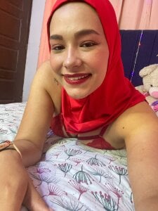 Let's create unforgettable moments together. 😈 de ShanaJamil  2 Imagens