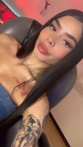 U favorite doll💓 od GuggaHell  snímek