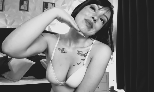 VeroHands kitten Pic