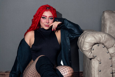 TaniaRedd_ Public Pic 6