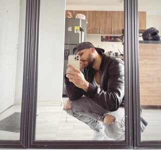 yo de dominic_fitt1  2 Imagens