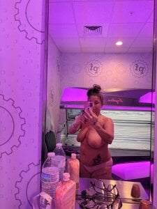 Kourtney5: Public ( 5 фото)