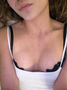 AdrianaCoenen Do you like listening to sad songs? Pic