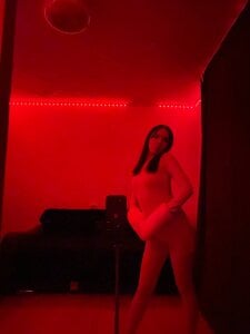 LenaKurpiel red light Pic 2