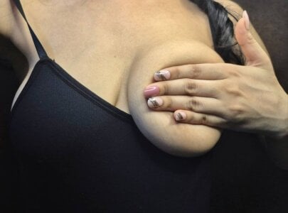 Cuckqueen-Khushi Public зображення 4