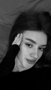 SelenaHold Monica <3 Pic