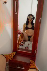 zoe_monroe1 A healthy chorus Pic 3