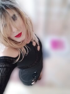 AlessiaTravesti Public Pic 3