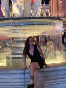 sexyred77713 Public Pic 3