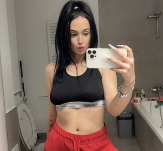 EvvaLovvia Public Pic 3