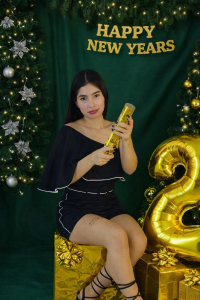 Natasha_Ferrec Shining to Say Goodbye to the Year🎁⭐ Pic