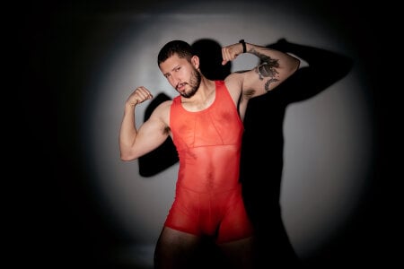 Red stuck to my body de Nathan_rivers  photos