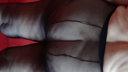 HeisseomaOriginal Geile Löcher in meine Strumpfhose Pic 8